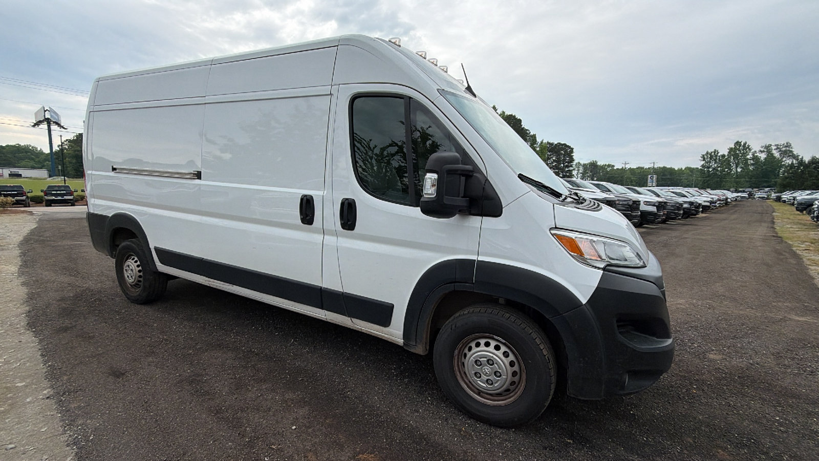 Used 2024 RAM ProMaster 2500 w/ Convenience Group FWD image 5