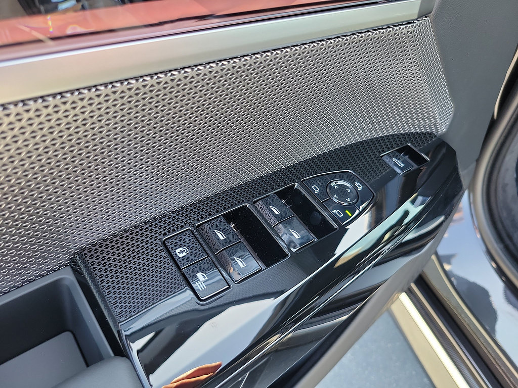 New 2026 BMW i7 M70 RWD image 21