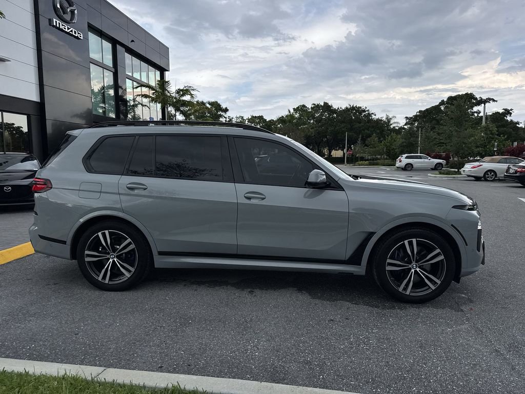 Used 2023 BMW X7 xDrive40i w/ M Sport Package AWD/4WD image 5