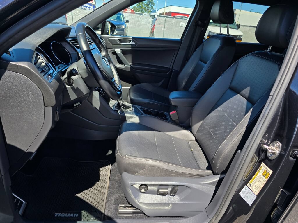 Used 2020 Volkswagen Tiguan SE R-Line FWD image 21