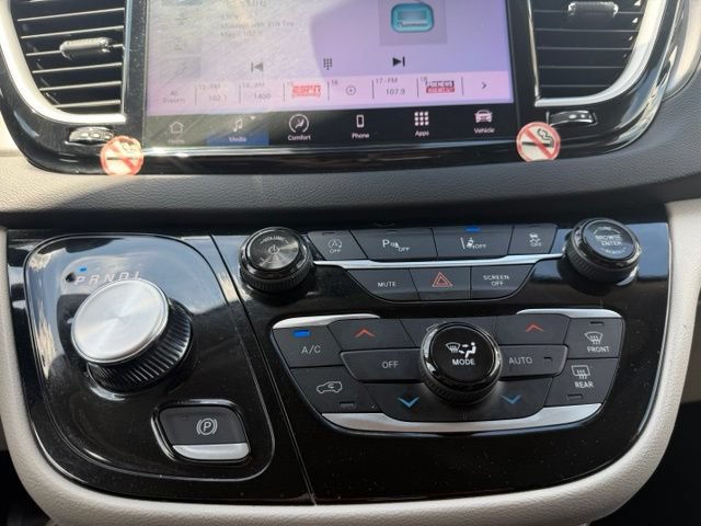 Used 2024 Chrysler Pacifica Touring-L FWD image 14
