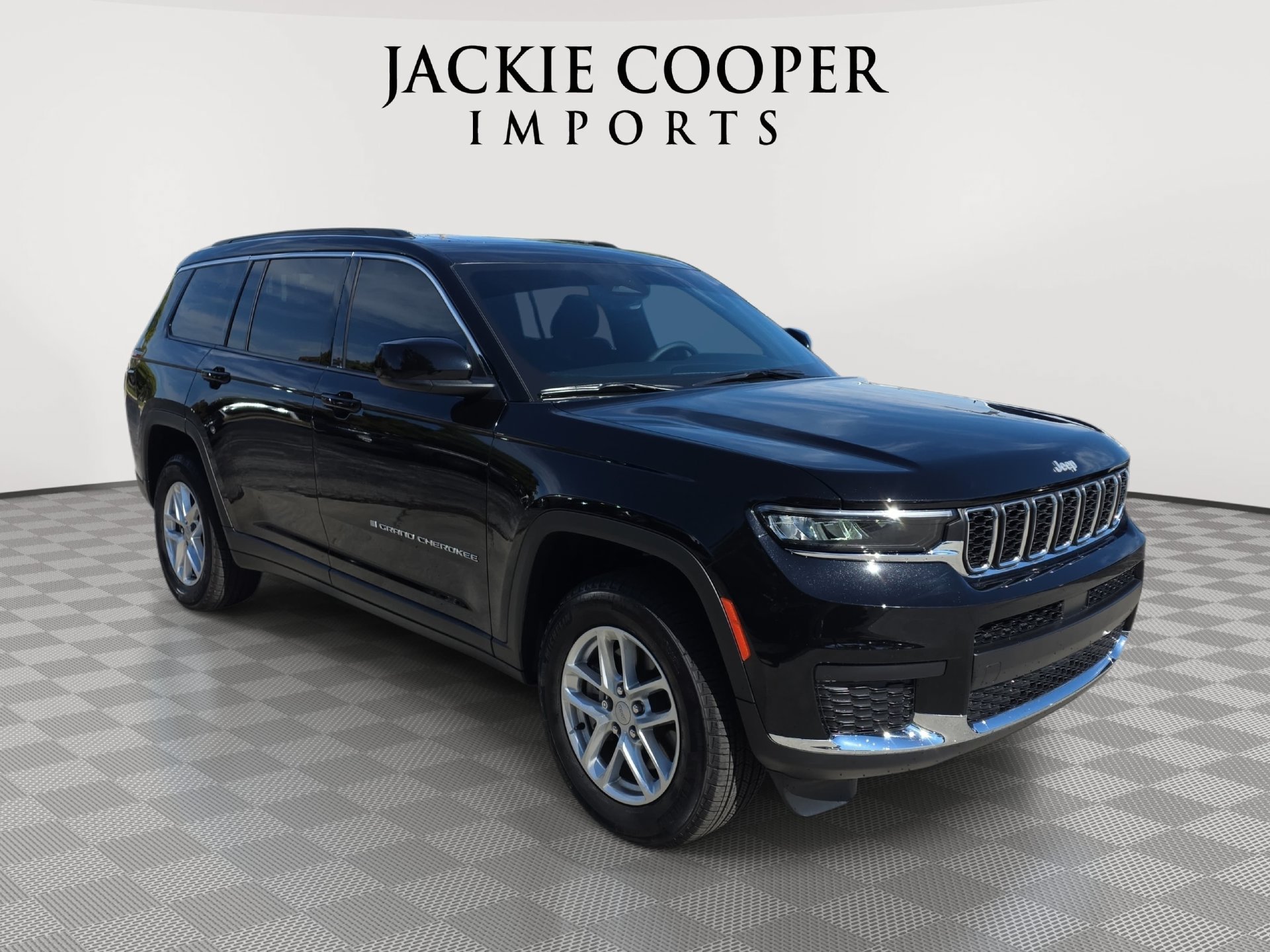 Used 2025 Jeep Grand Cherokee L Laredo w/ Luxury Tech Group I AWD/4WD image 3