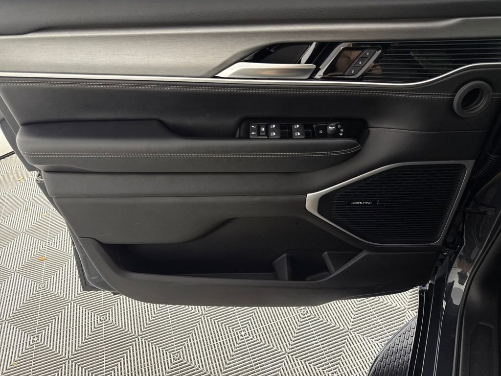 Used 2025 Jeep Wagoneer Series II w/ Convenience Group I AWD/4WD image 10