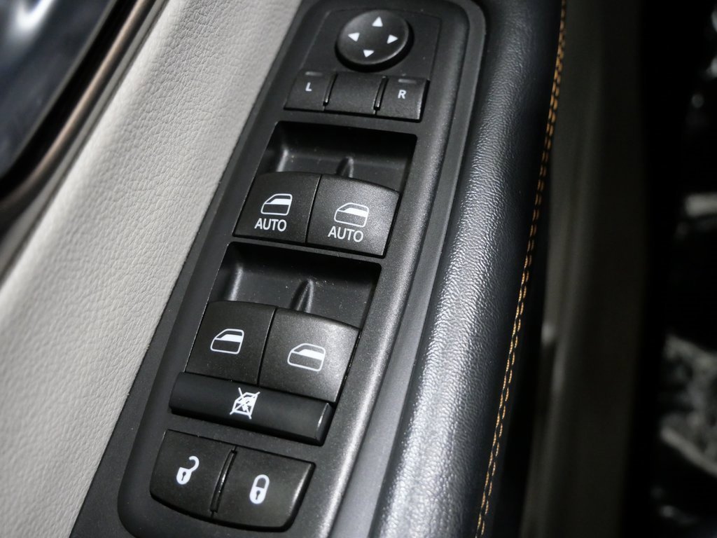 Used 2017 Chrysler Pacifica LX image 12