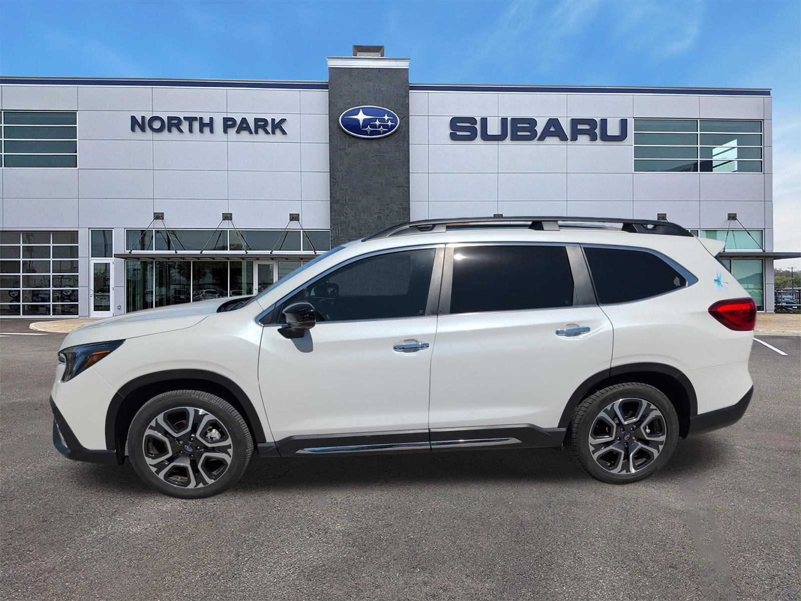 Used 2024 Subaru Ascent Touring AWD/4WD image 3