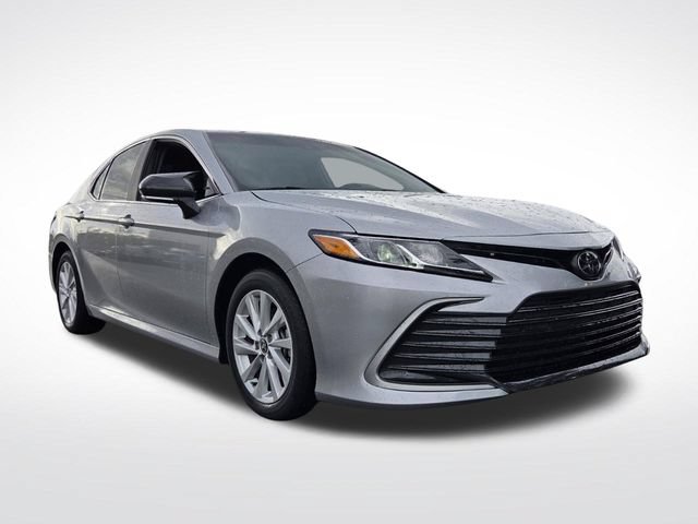 Used 2024 Toyota Camry LE w/ Convenience Package FWD image 1
