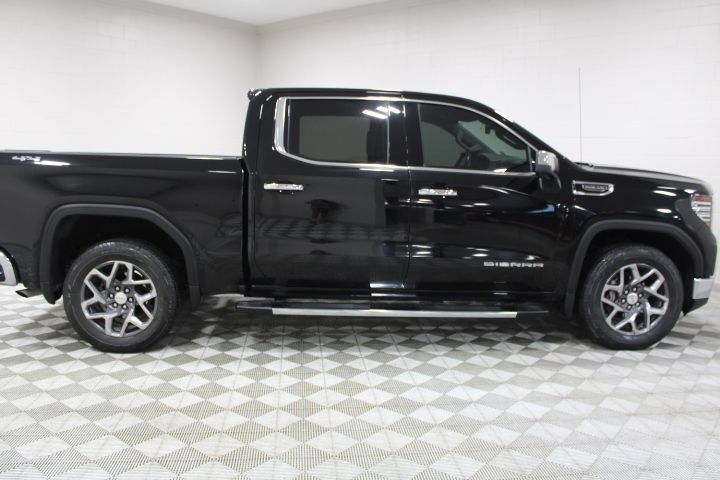 Used 2022 GMC Sierra 1500 SLT w/ SLT Convenience Package AWD/4WD image 12