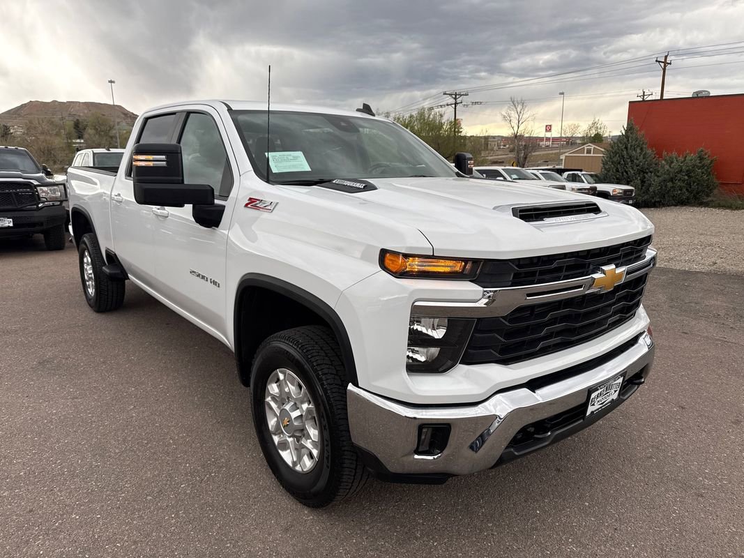 Used 2024 Chevrolet Silverado 2500 LT image 1