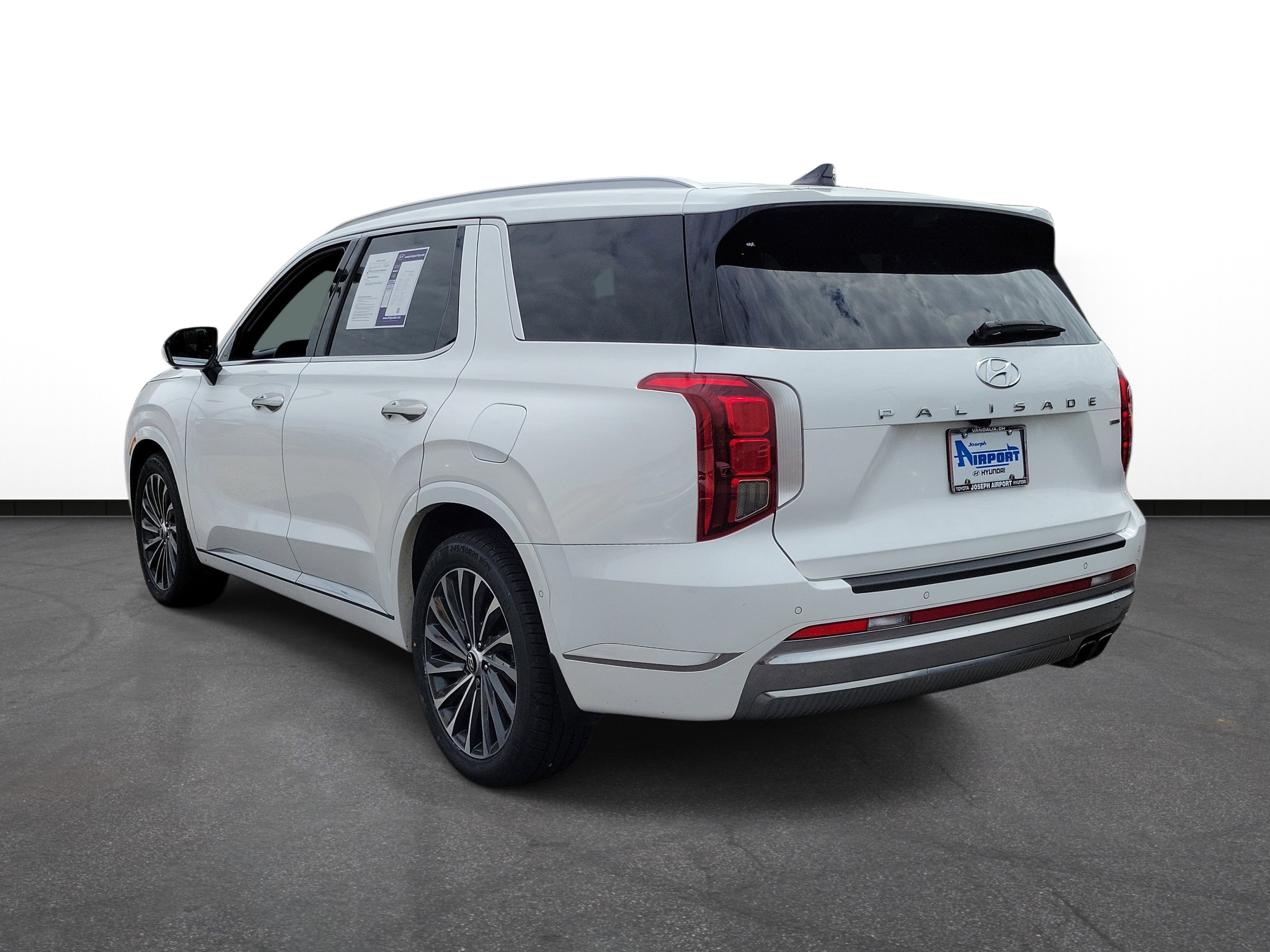 Used 2023 Hyundai Palisade Calligraphy w/ Cargo Package AWD/4WD image 3