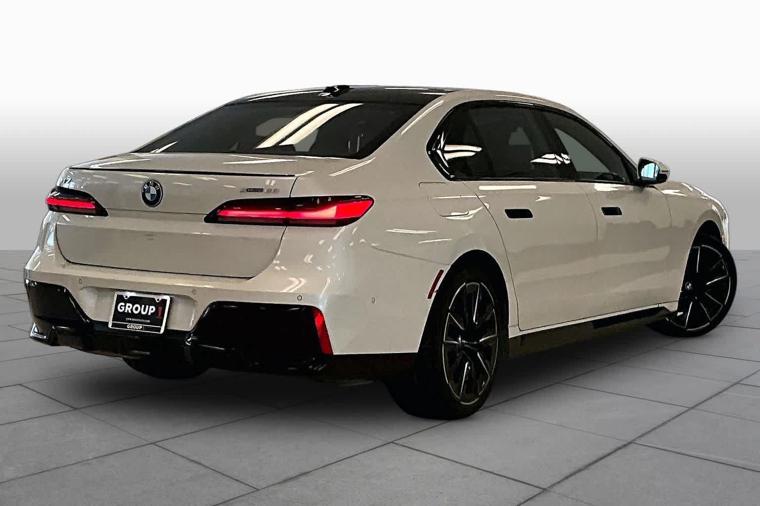 Used 2025 BMW i7 xDrive60 AWD/4WD image 12