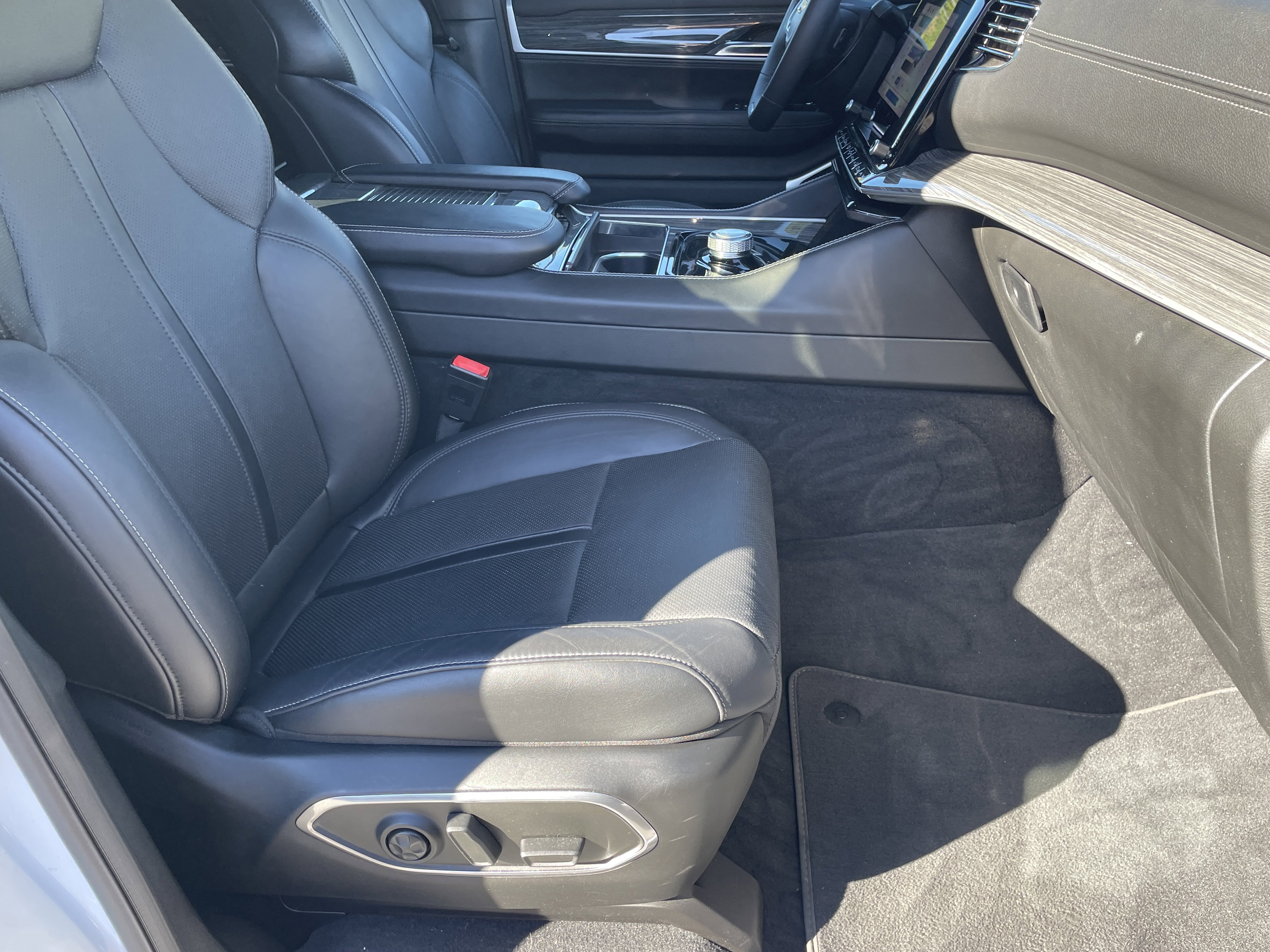 Used 2022 Jeep Wagoneer Series II image 14