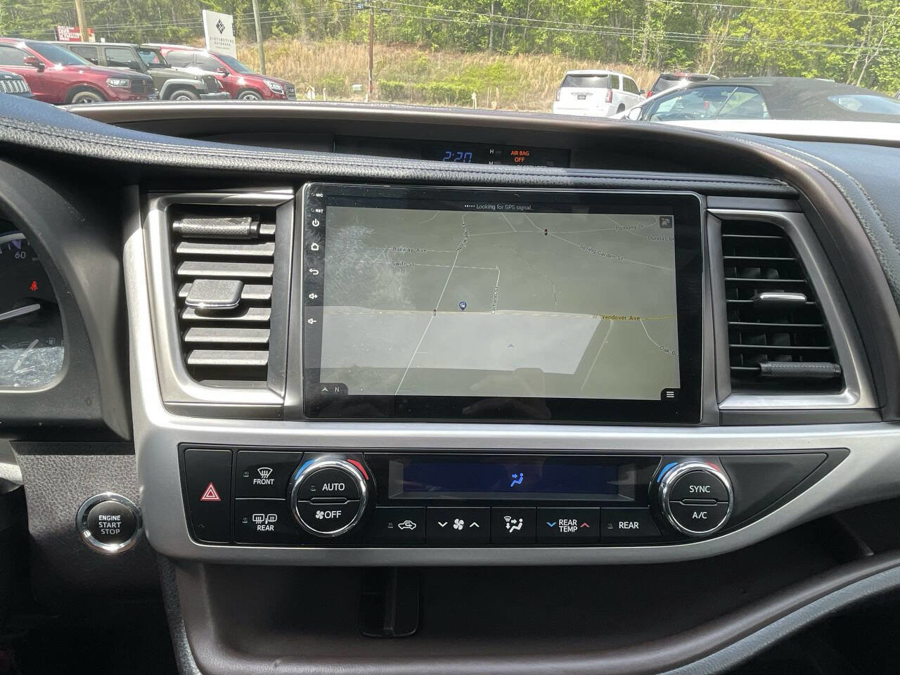 Used 2019 Toyota Highlander XLE AWD/4WD image 19