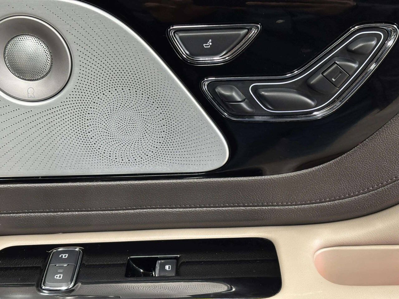 Used 2021 Lincoln Aviator Reserve w/ Equipment Group 202A AWD/4WD image 26