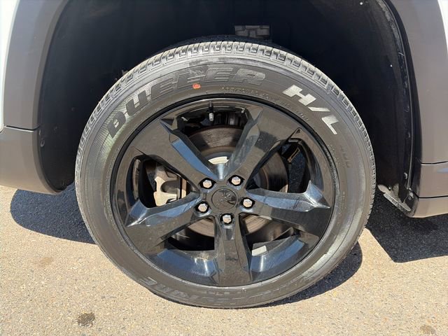 Used 2023 Jeep Grand Cherokee L Laredo AWD/4WD image 17