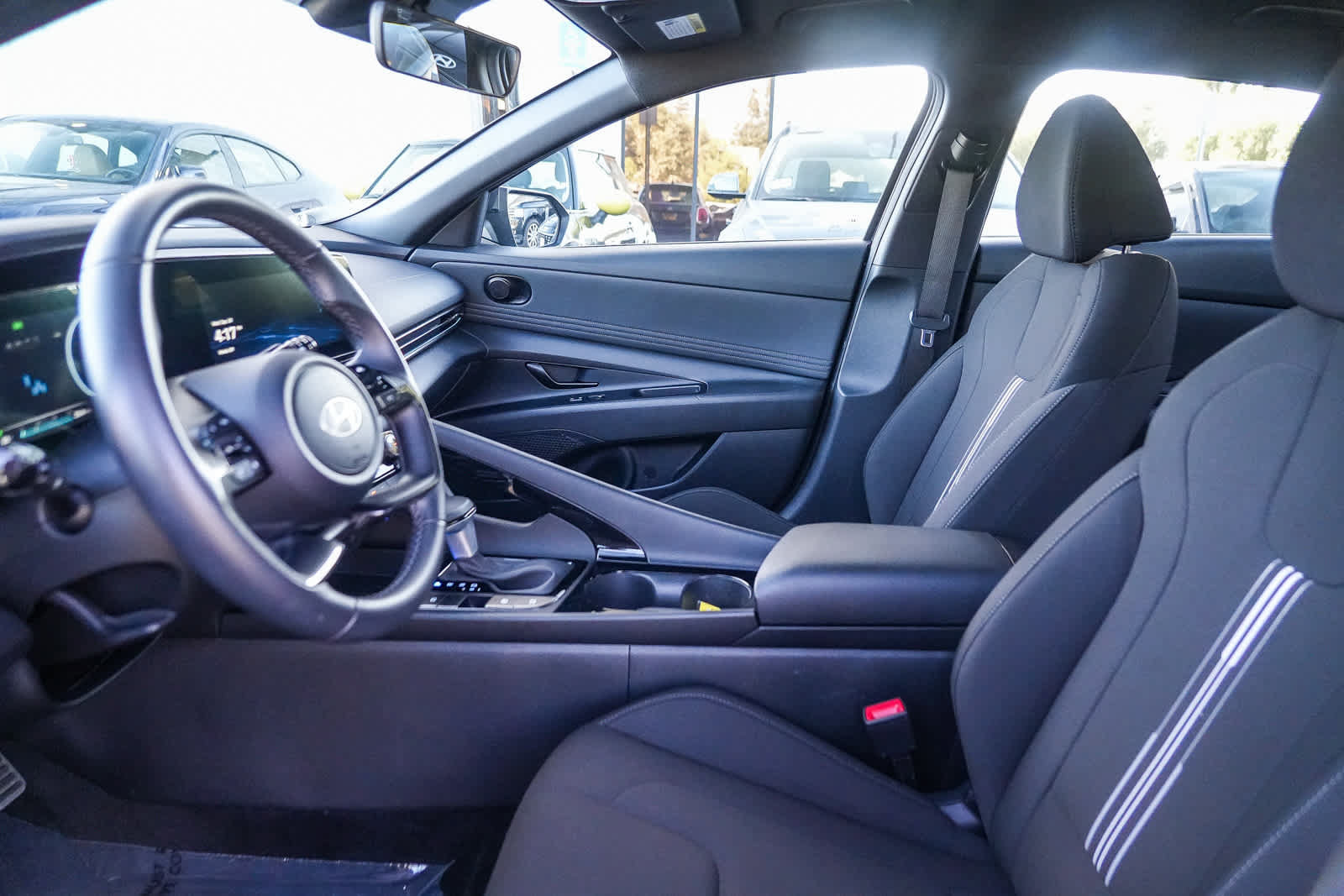 Used 2025 Hyundai Elantra SEL FWD image 17