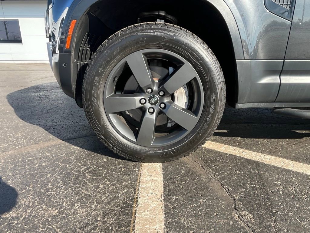 Used 2023 Land Rover Defender 110 SE image 11