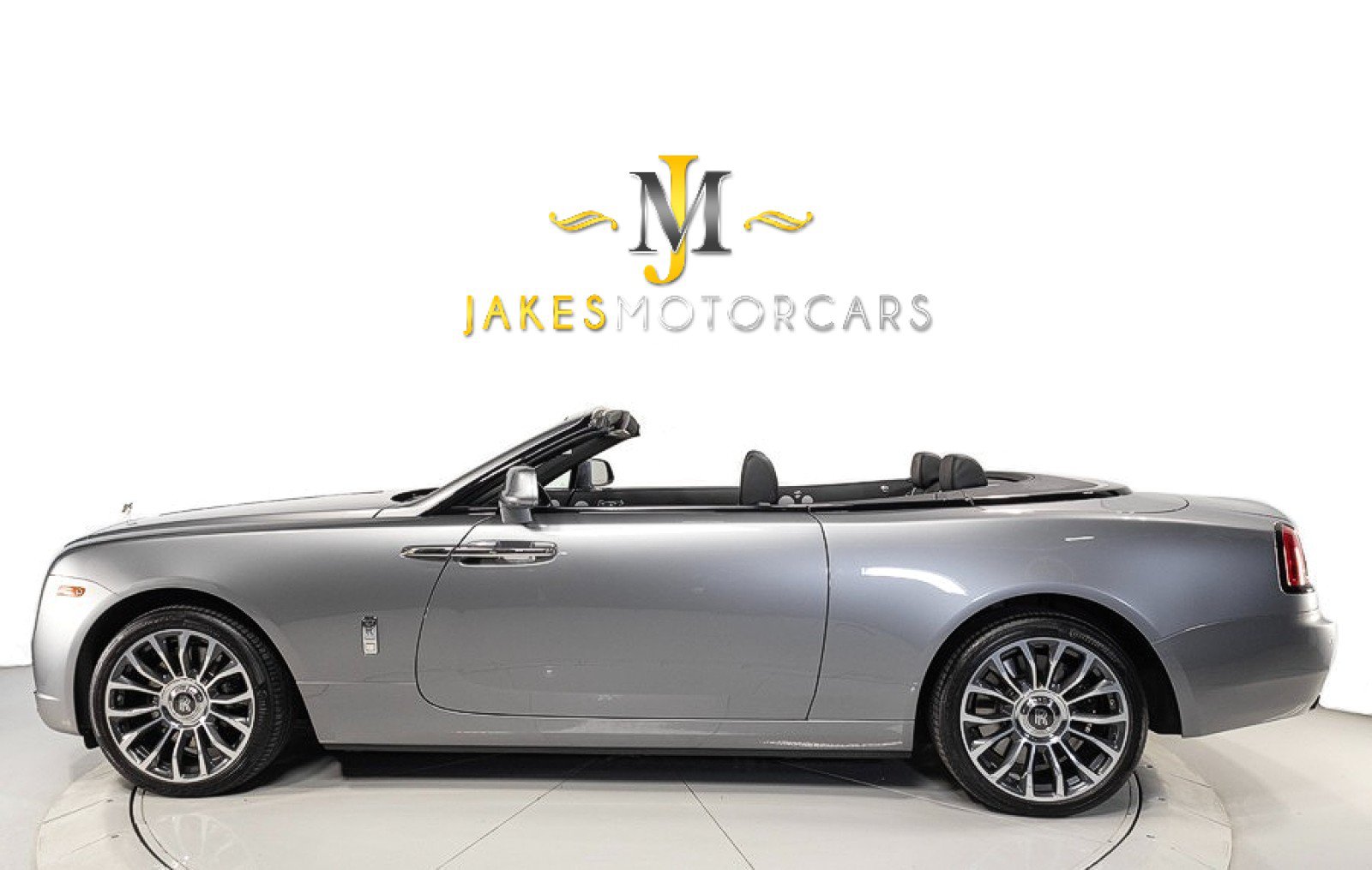 Used 2019 Rolls-Royce Dawn RWD image 2