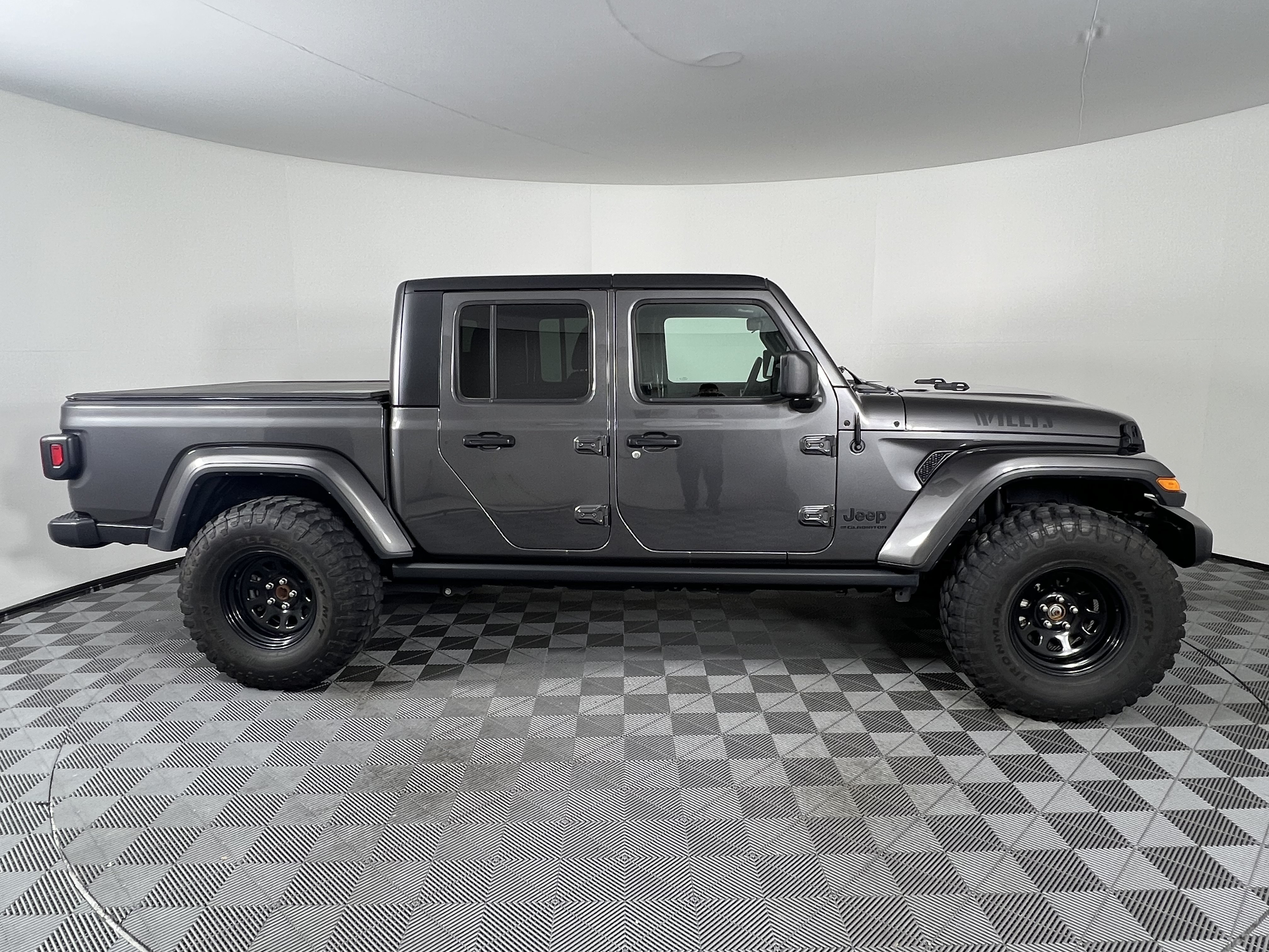 Used 2023 Jeep Gladiator Sport AWD/4WD image 13