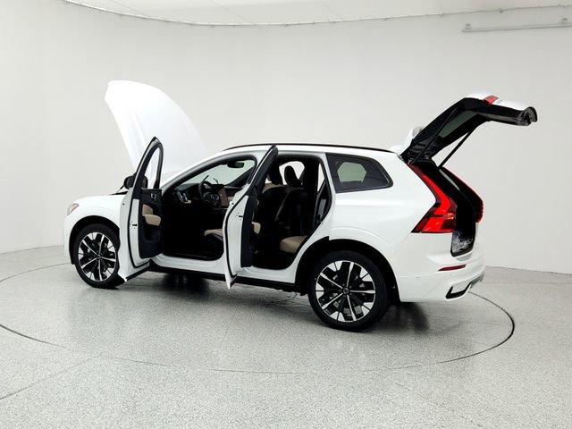 New 2026 Volvo XC60 B5 Plus w/ Climate Package PRO image 12