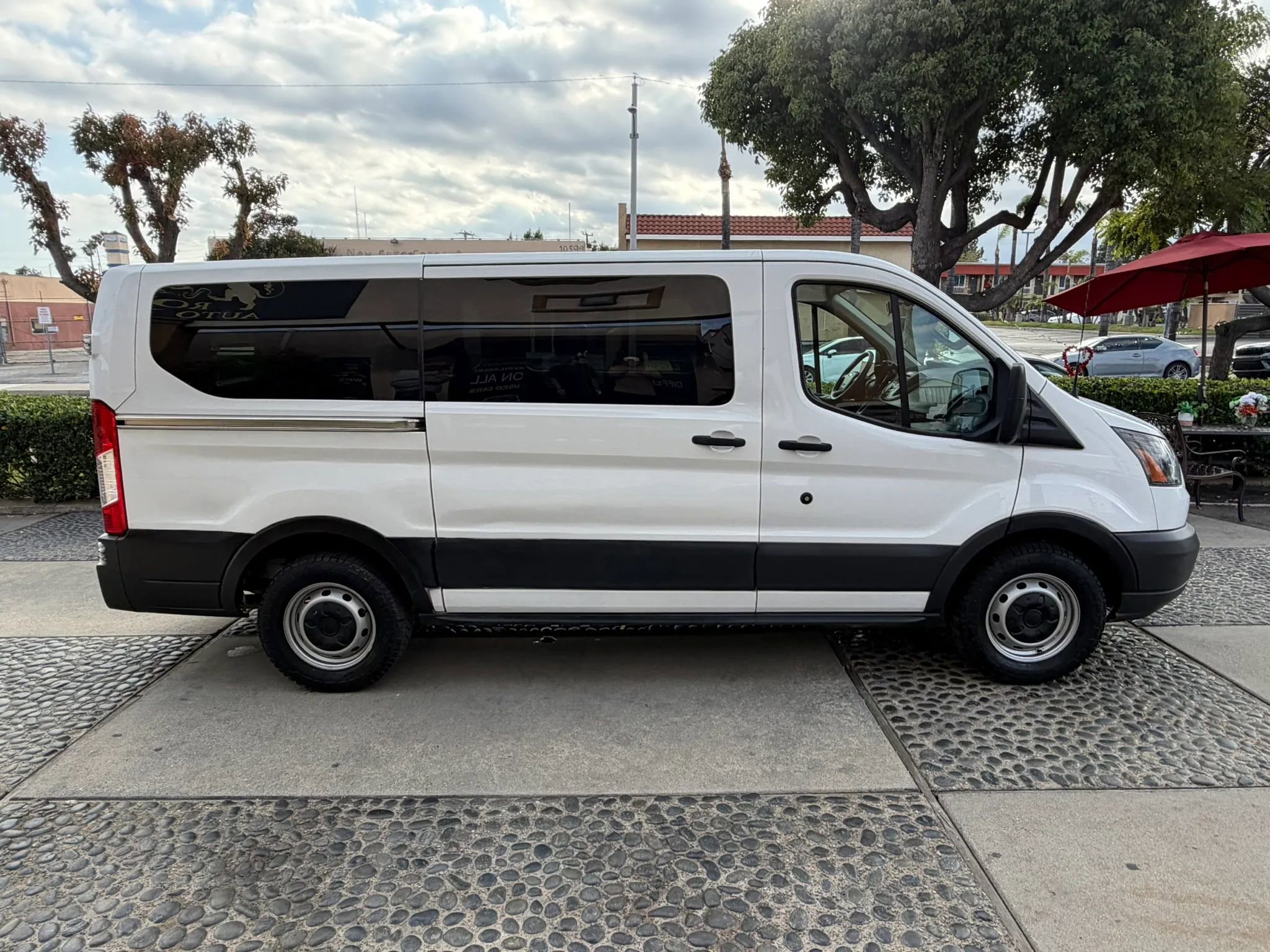 Used 2018 Ford Transit 150 XL RWD image 4