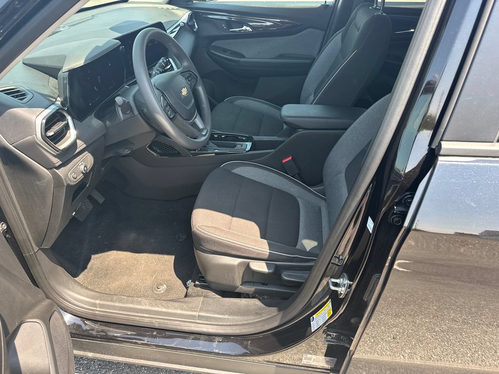 Used 2025 Chevrolet TrailBlazer LT AWD/4WD image 9