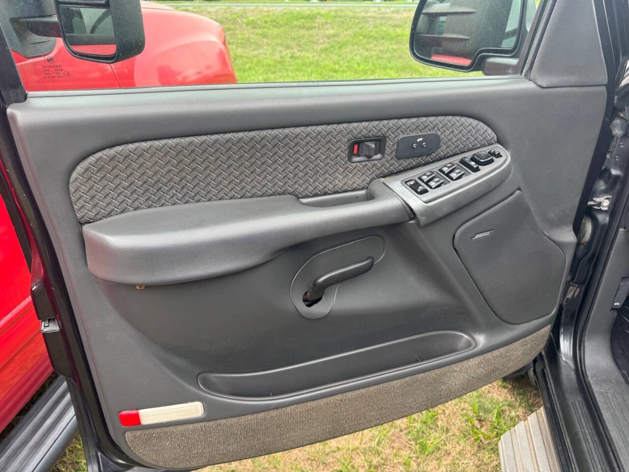 Used 2003 Chevrolet Avalanche 4x4 w/ Suspension Package, Off-Road image 17