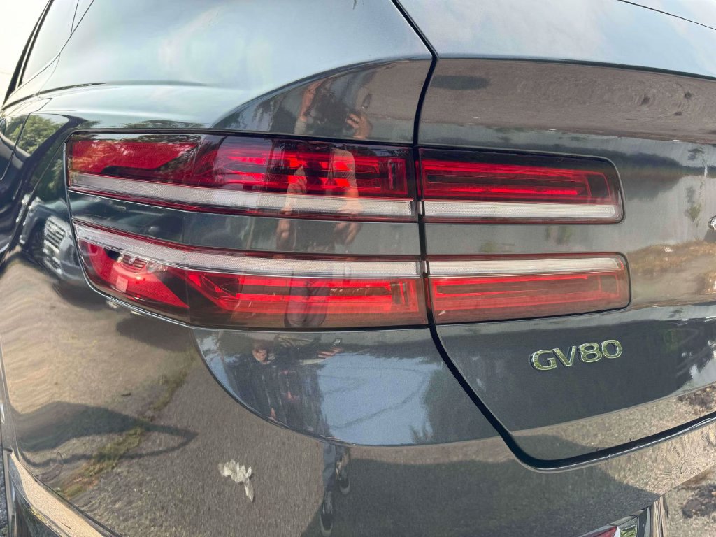 Used 2022 Genesis GV80 2.5T w/ Prestige Package 04 AWD/4WD image 10