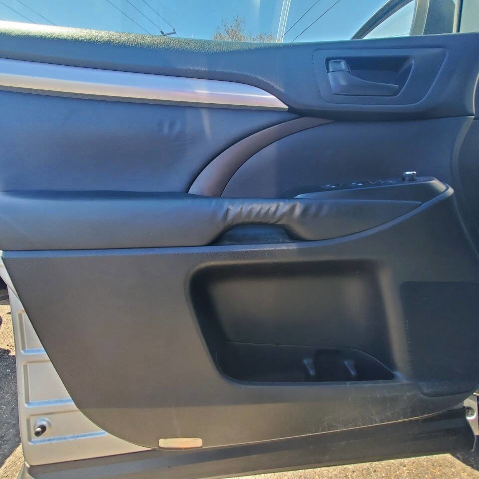 Used 2015 Toyota Highlander Plus image 13