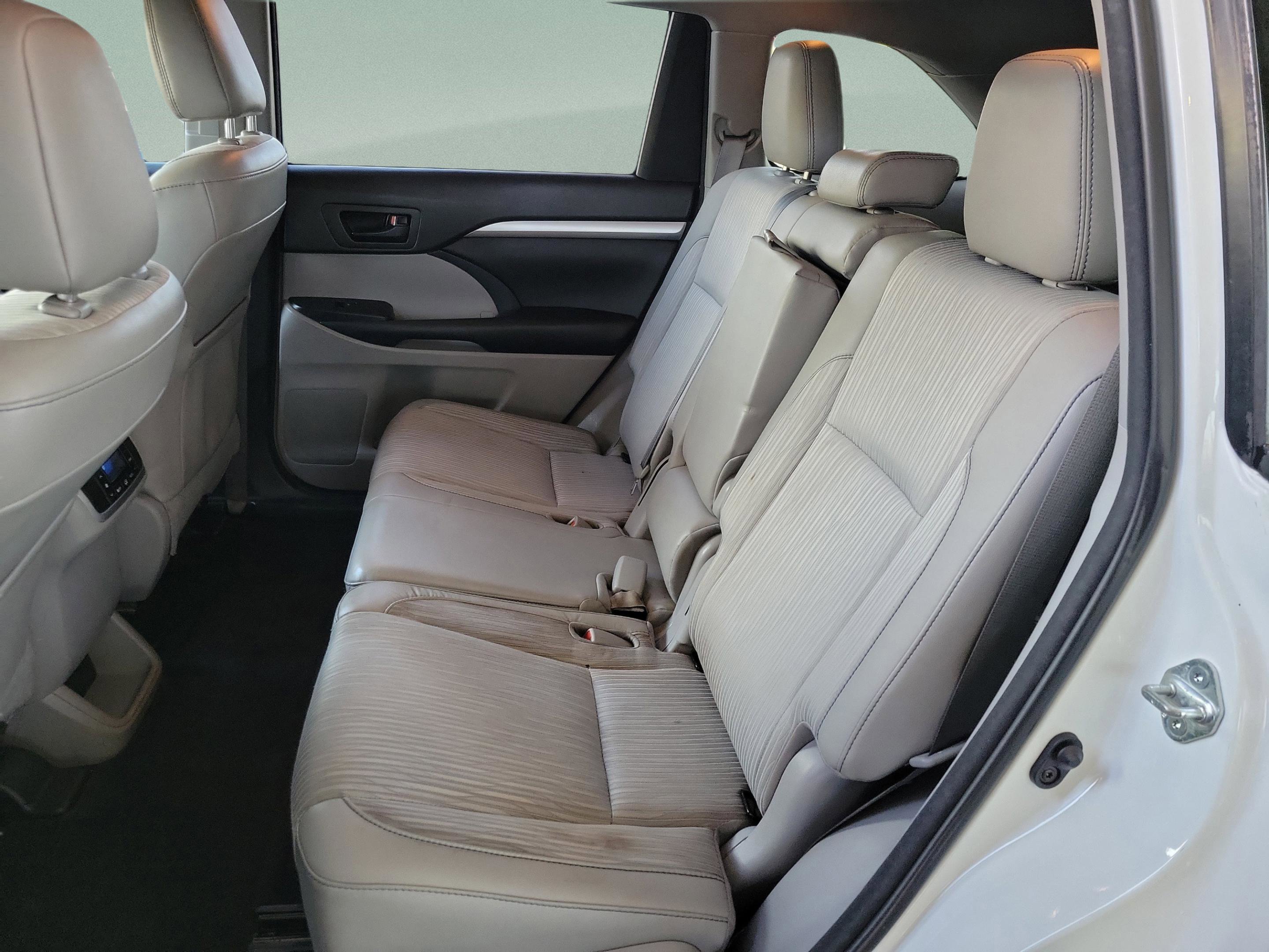 Used 2018 Toyota Highlander LE image 9