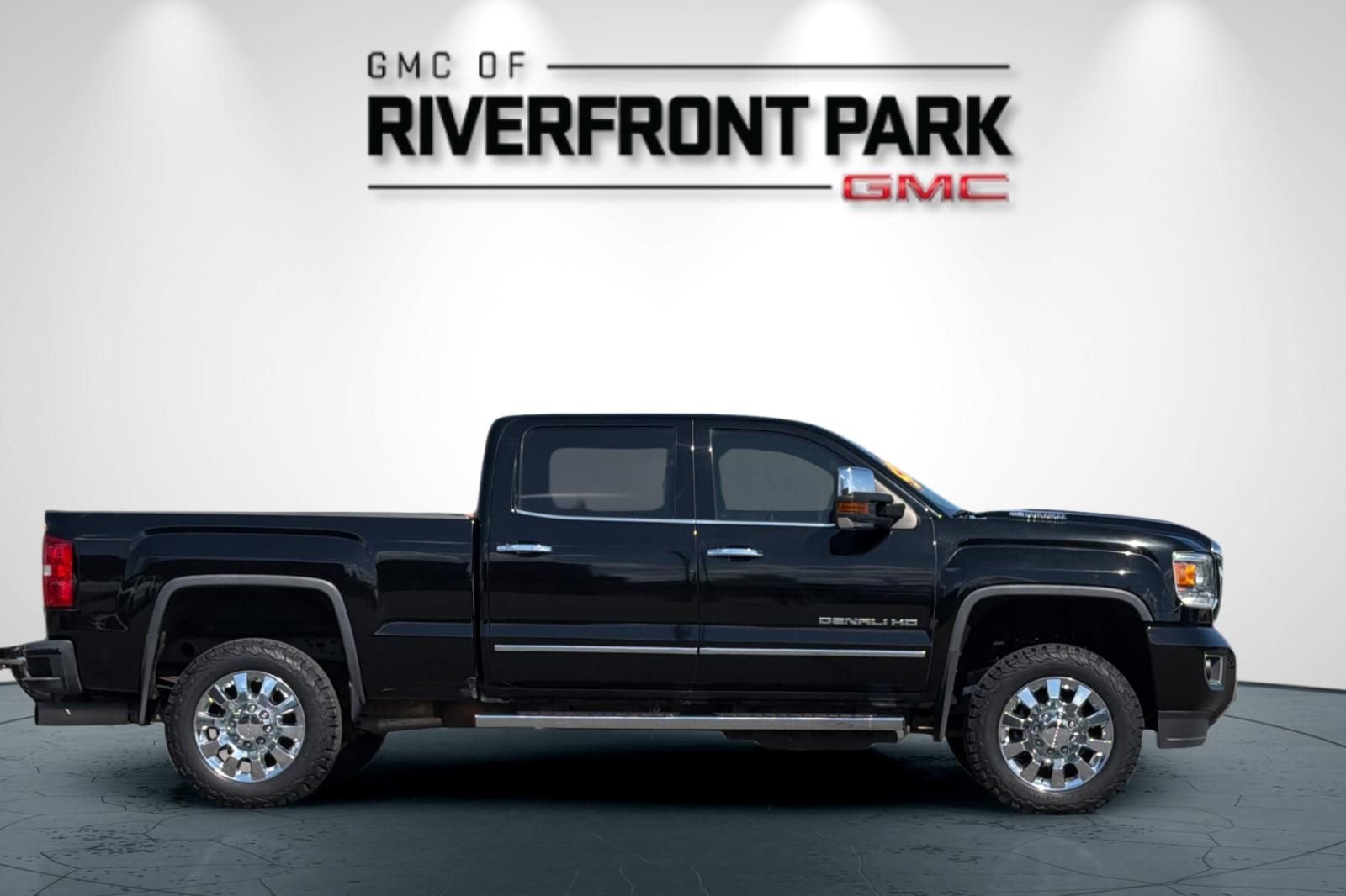 Used 2018 GMC Sierra 2500 Denali w/ Duramax Plus Package image 2