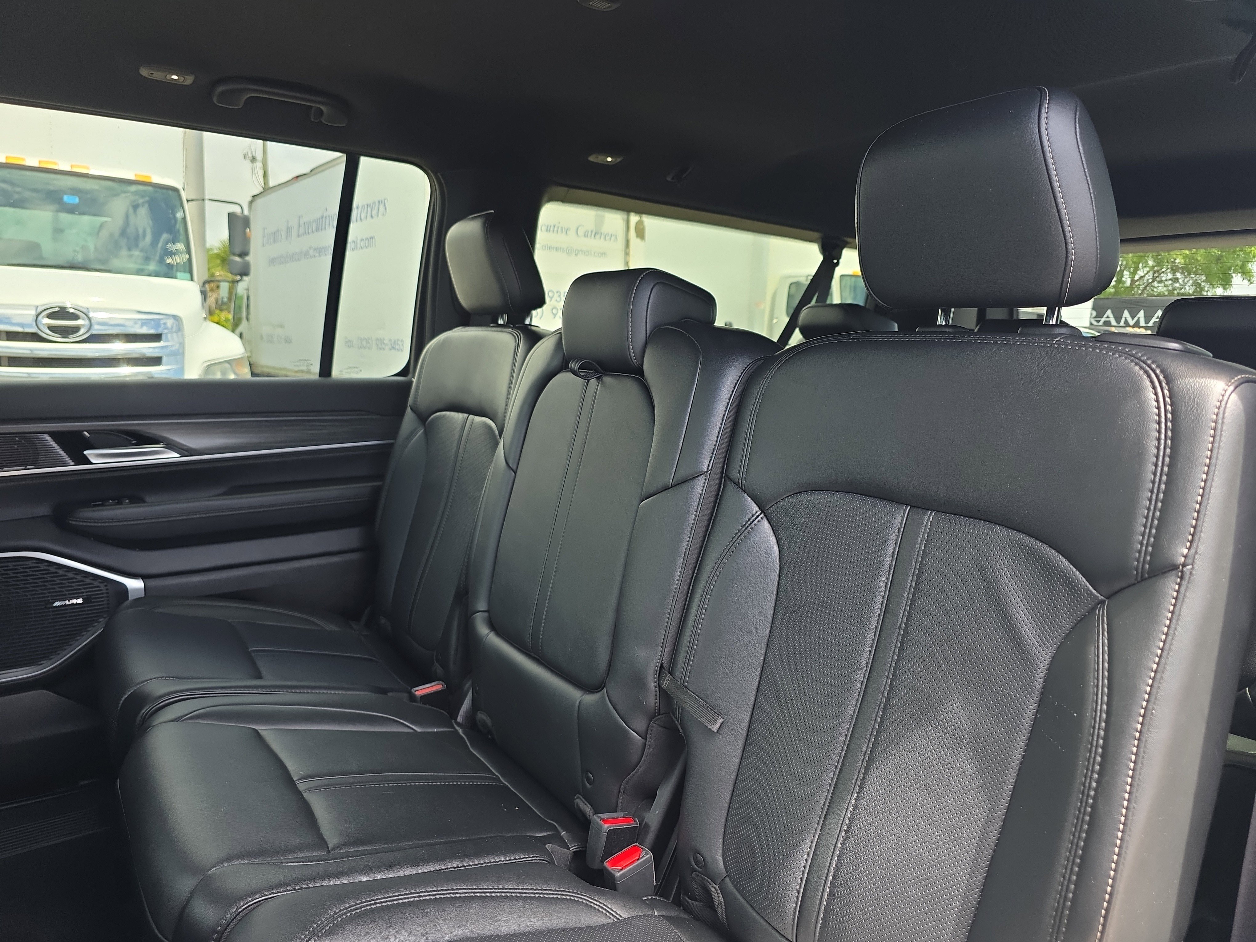 Used 2024 Jeep Wagoneer L Series II w/ Flexible Seating Group AWD/4WD image 16