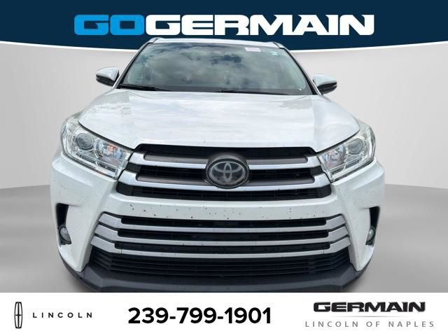 Used 2019 Toyota Highlander XLE w/ Carpet Mat Package (TMS) AWD/4WD image 10