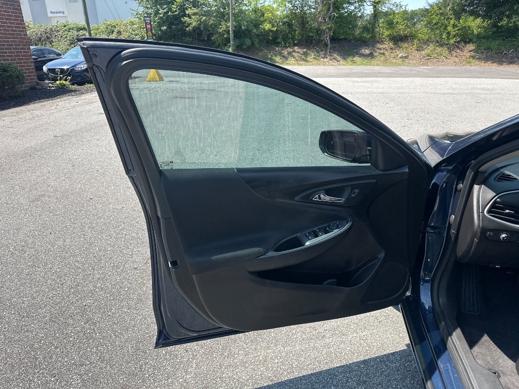 Used 2022 Chevrolet Malibu LT FWD image 9