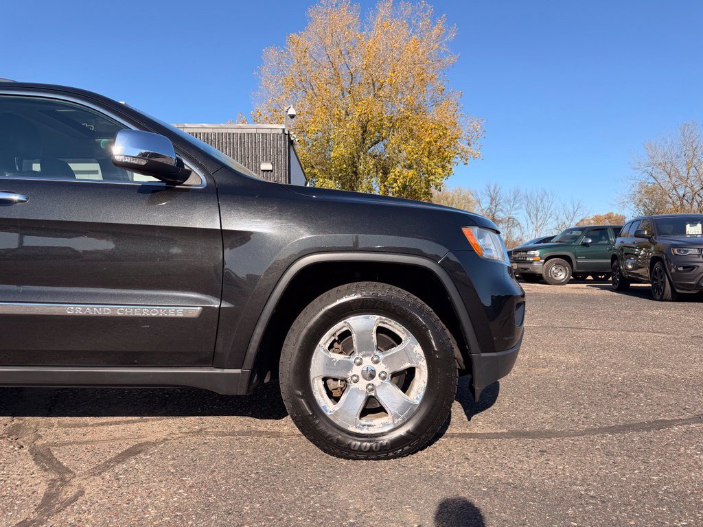 Used 2013 Jeep Grand Cherokee Limited AWD/4WD image 2