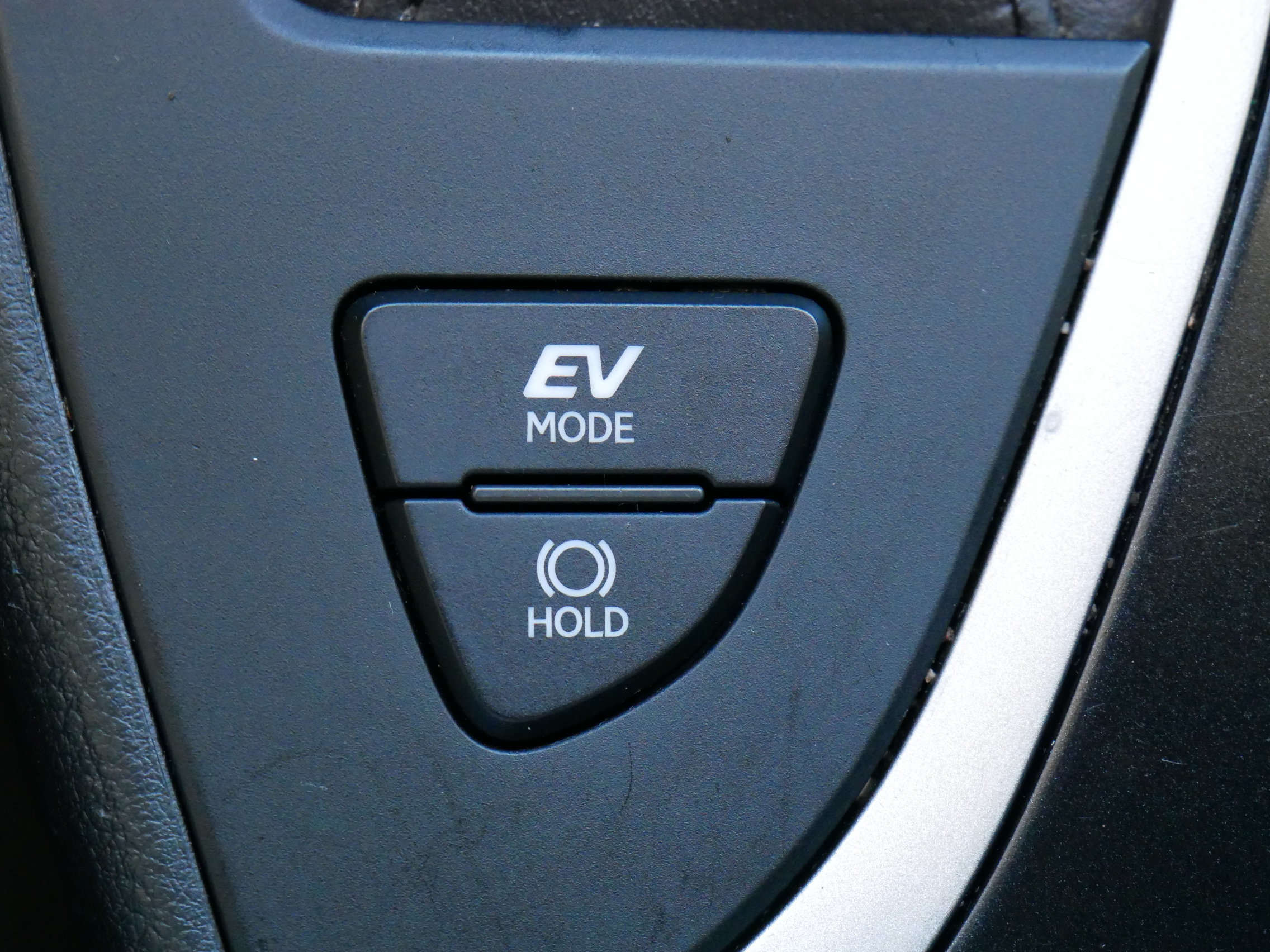 Used 2024 Lexus UX 250h FWD w/ Premium Package image 32
