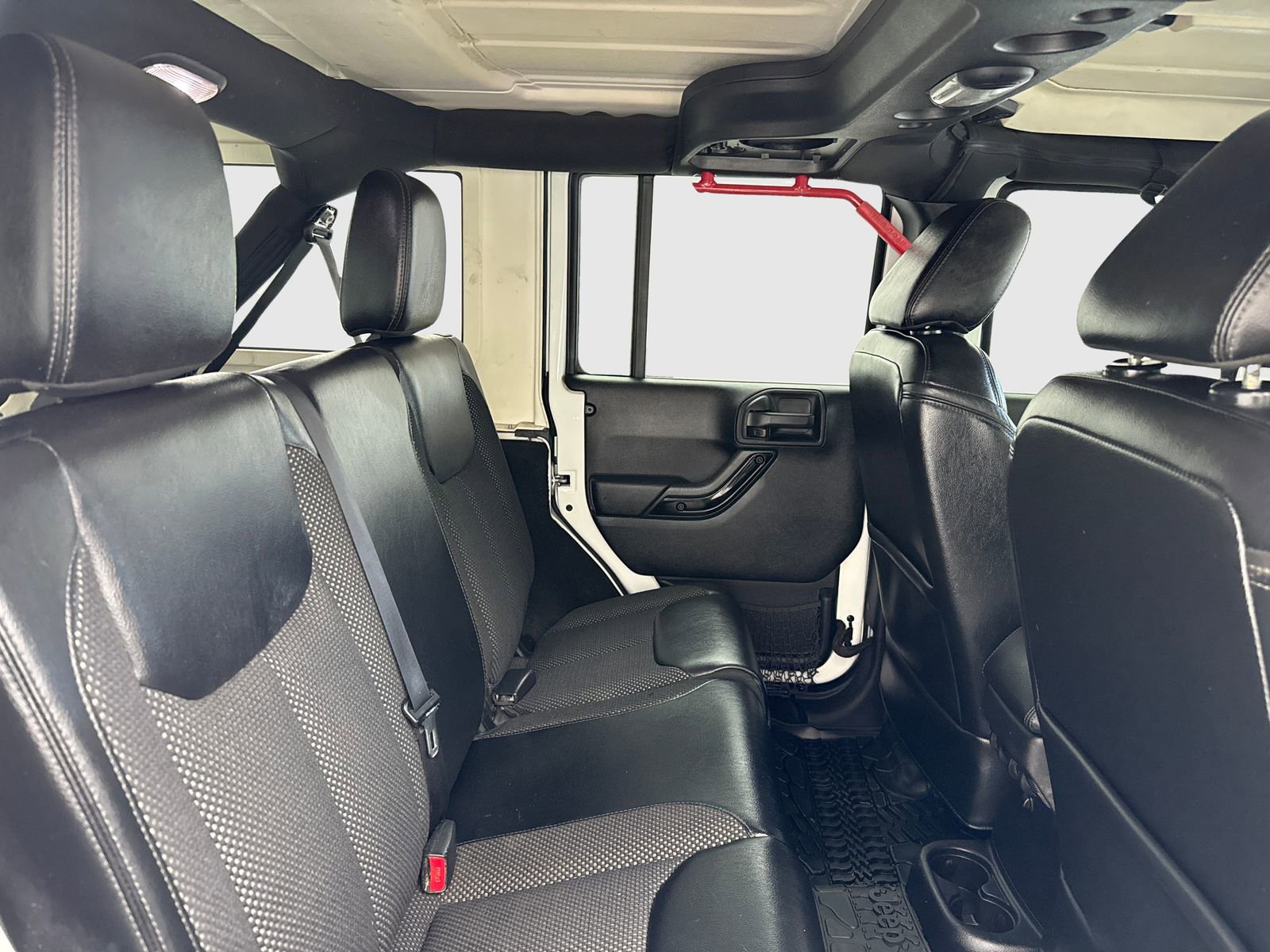 Used 2016 Jeep Wrangler Unlimited Sahara image 43