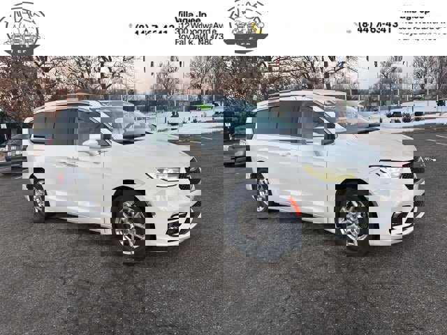 Used 2021 Chrysler Pacifica Touring-L image 1