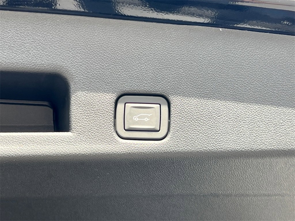 New 2026 Chevrolet Traverse High Country image 13