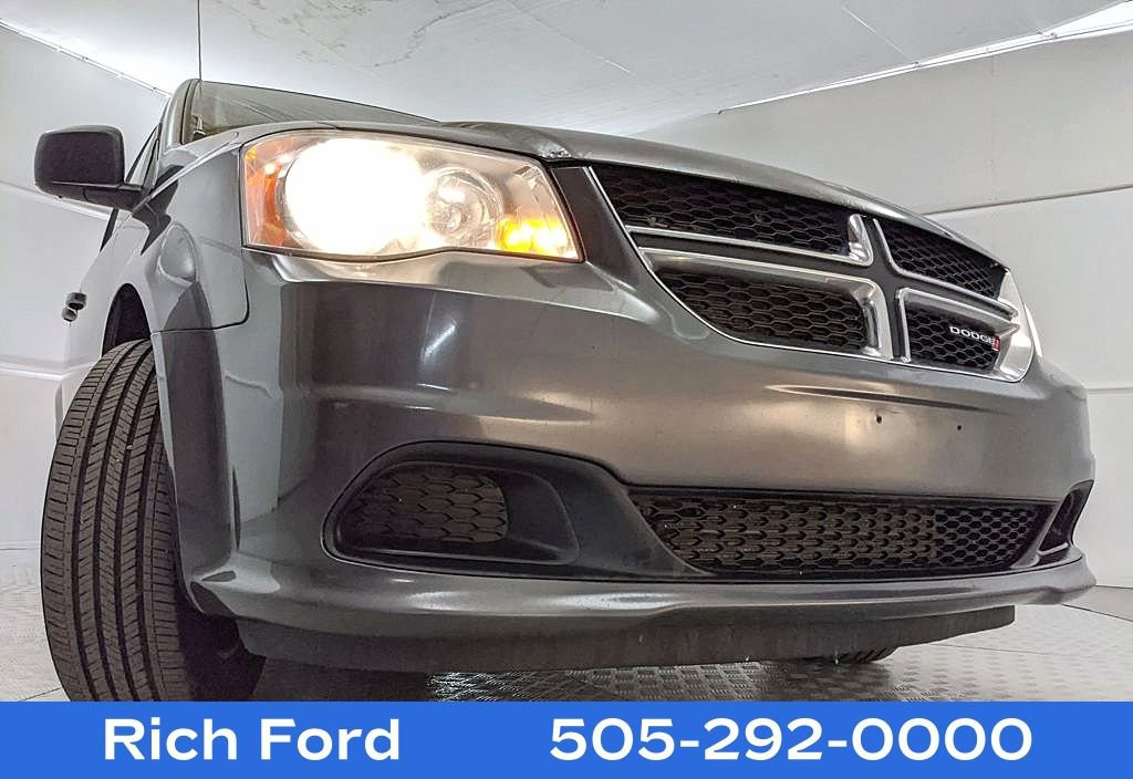 Used 2018 Dodge Grand Caravan SE w/ UConnect Hands-Free Group image 24