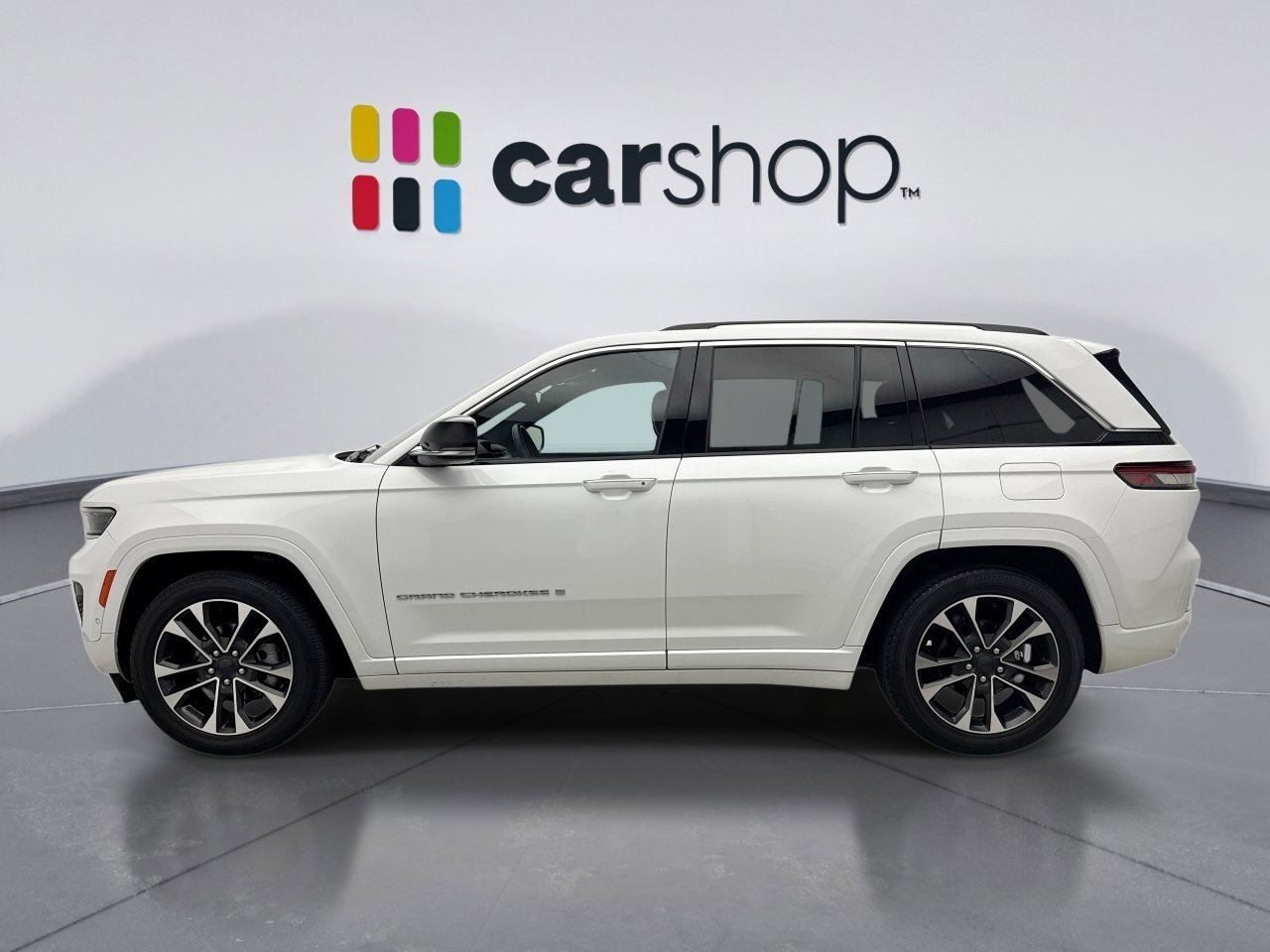 Used 2022 Jeep Grand Cherokee Overland image 2