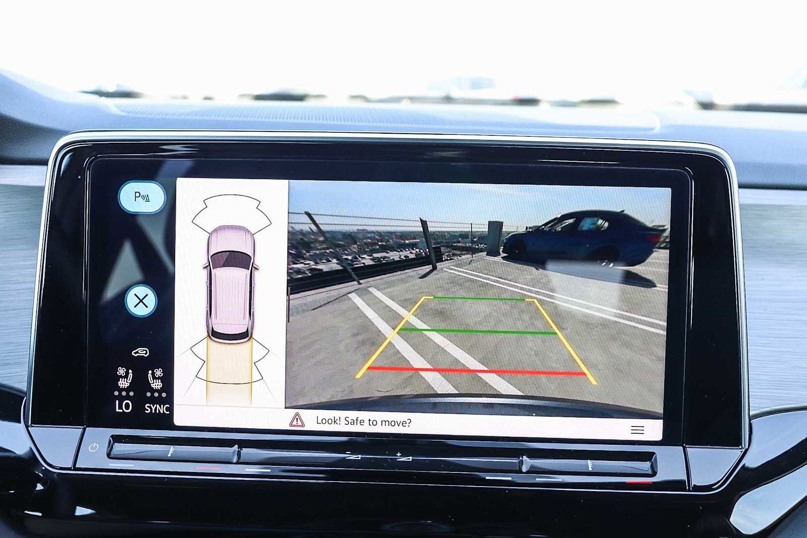 Used 2025 Volkswagen Atlas Cross Sport SE image 22