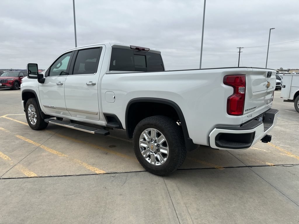 Used 2024 Chevrolet Silverado 2500 High Country w/ Technology Package AWD/4WD image 5