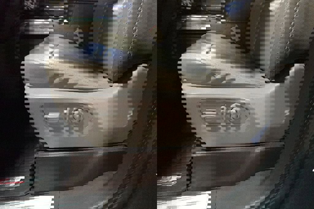 Used 2020 Chevrolet Silverado 2500 LTZ w/ LTZ Plus Package image 11