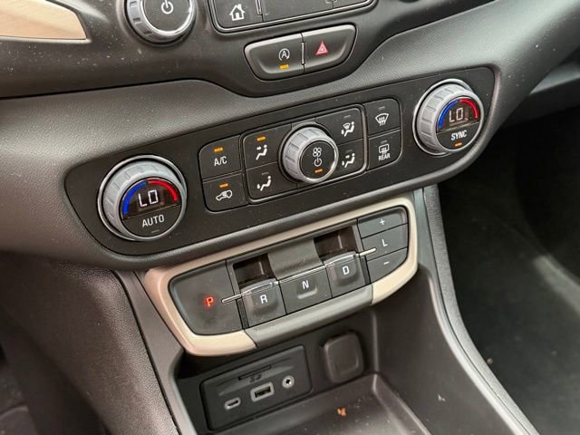 Used 2023 GMC Terrain Denali w/ Denali Premium Package AWD/4WD image 26