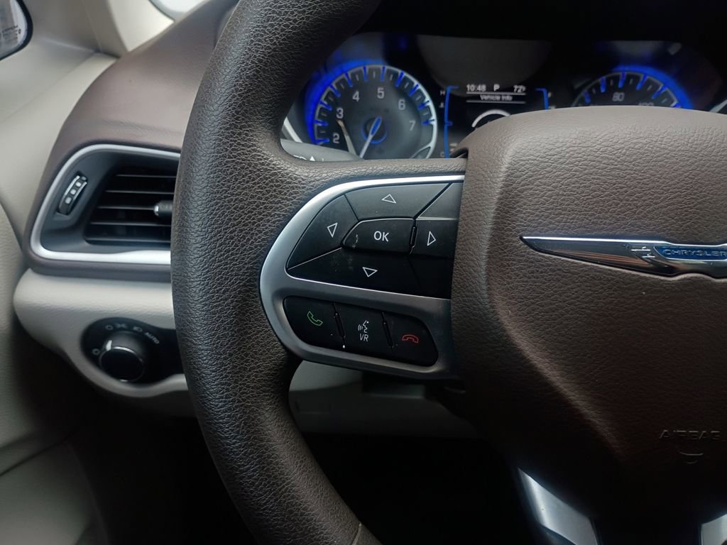 Used 2017 Chrysler Pacifica Touring image 11