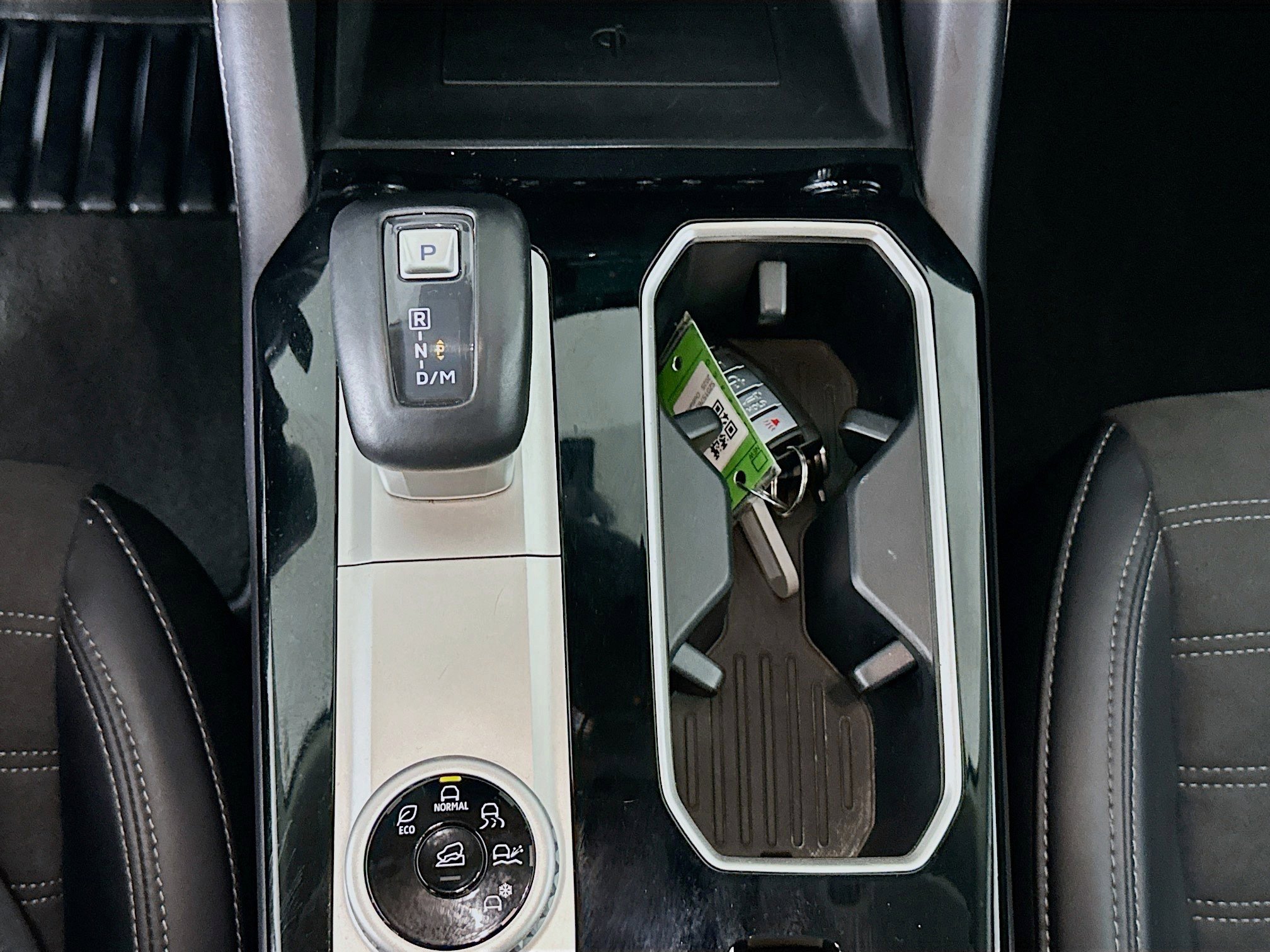 Used 2025 Mitsubishi Outlander SE image 25