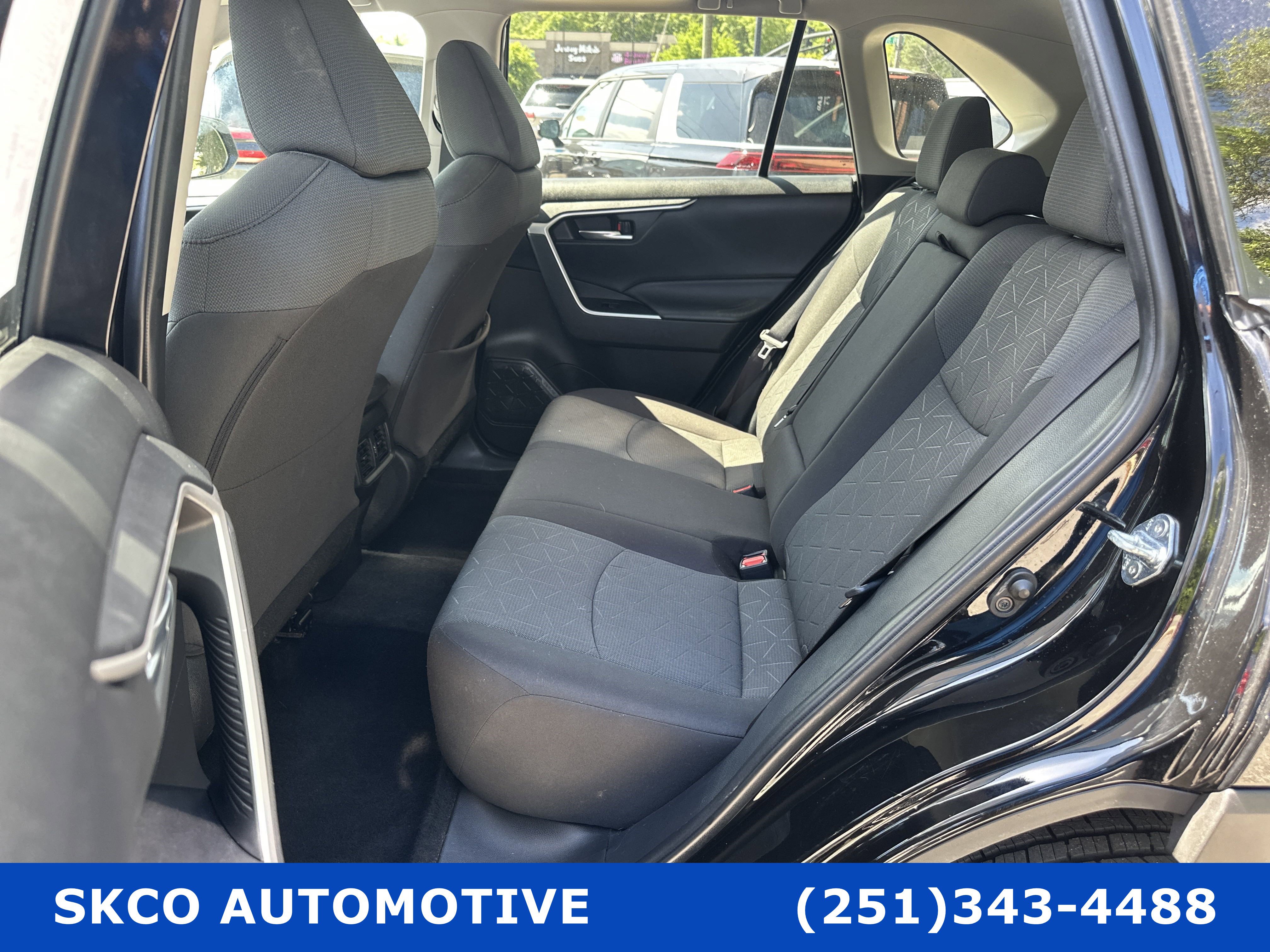 Used 2022 Toyota RAV4 XLE w/ Convenience Package FWD image 14