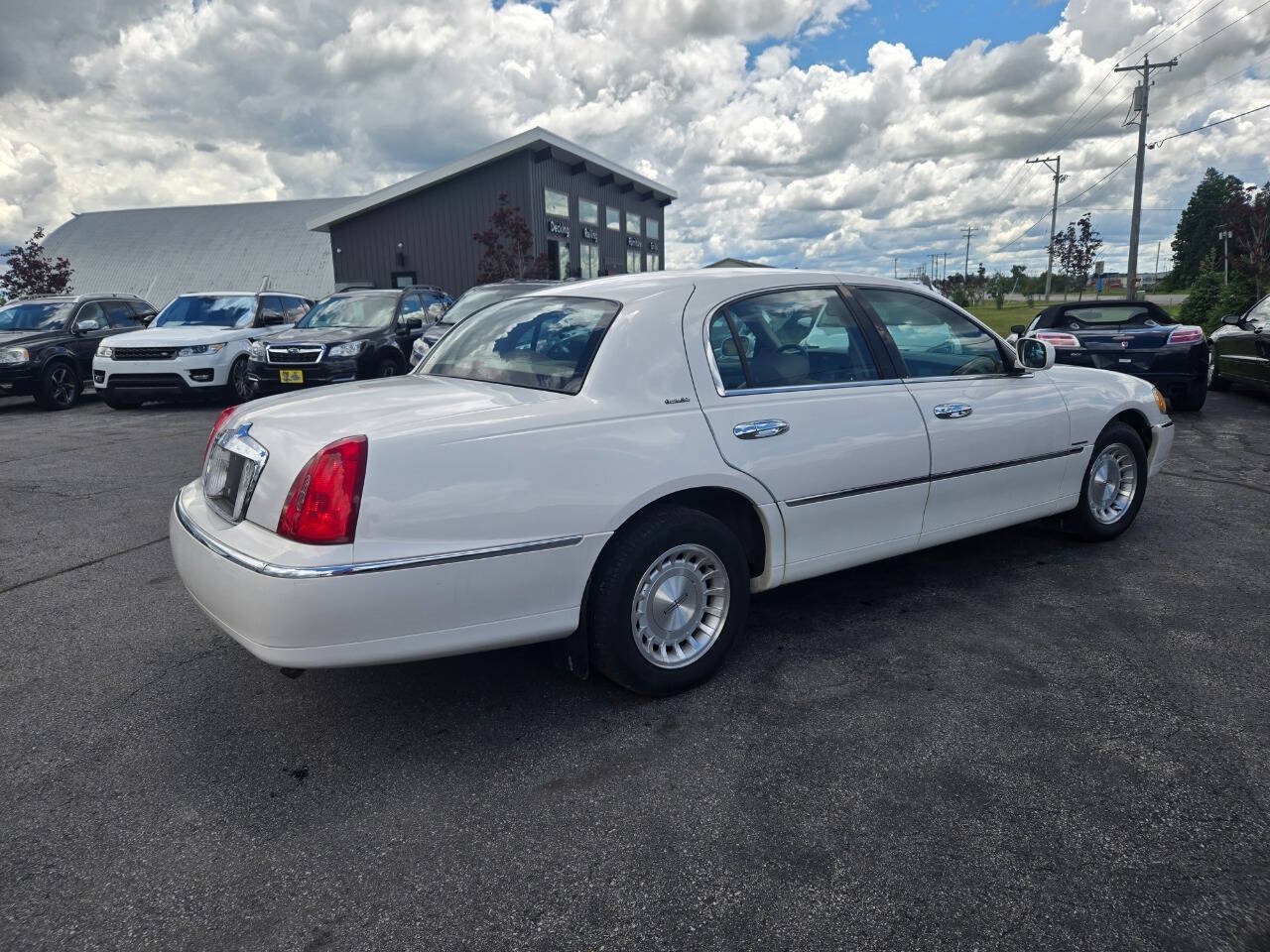 Used 1998 Lincoln Town Car Executive RWD image 8