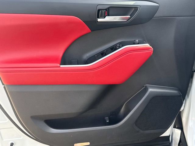 Used 2024 Toyota Highlander XSE image 26