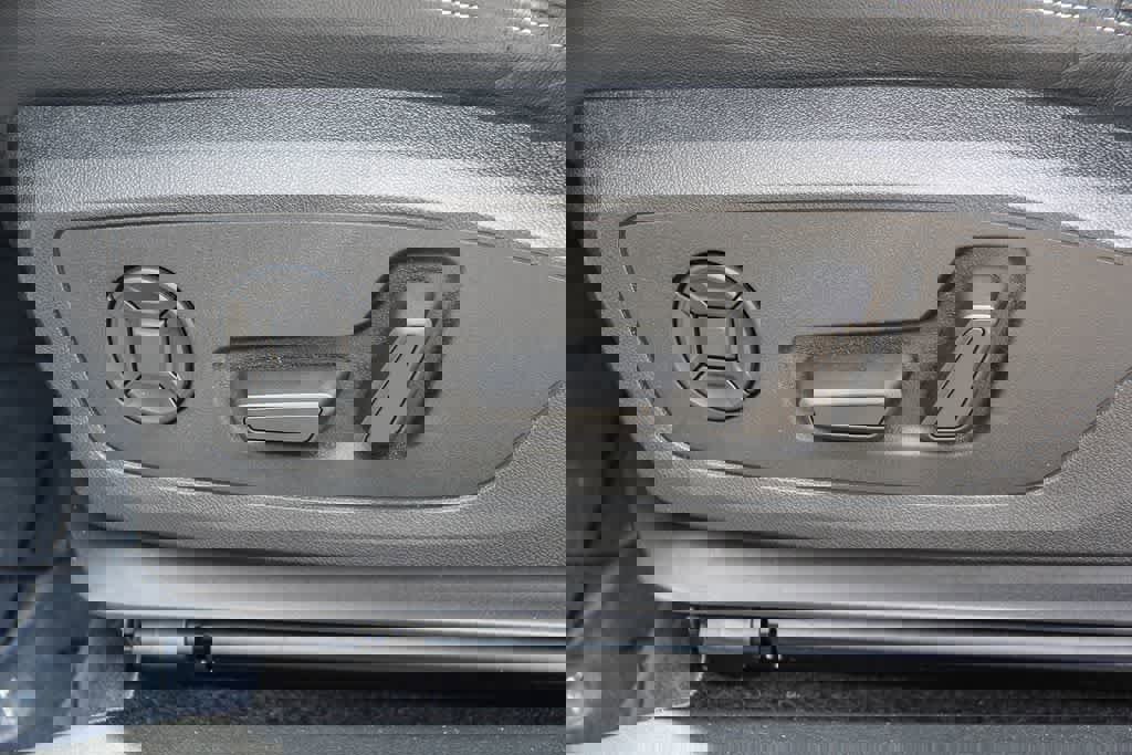 Used 2023 Audi Q4 e-tron Premium Plus w/ Premium Plus image 17